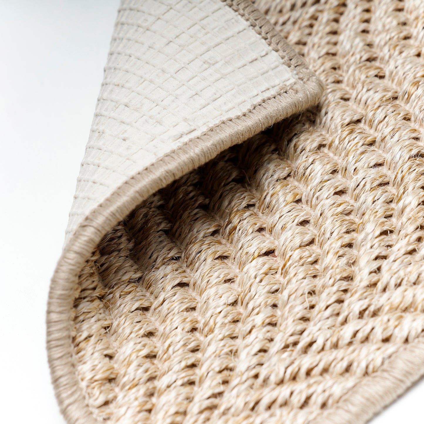 FISHTAIL BLENDED WHITE RUG