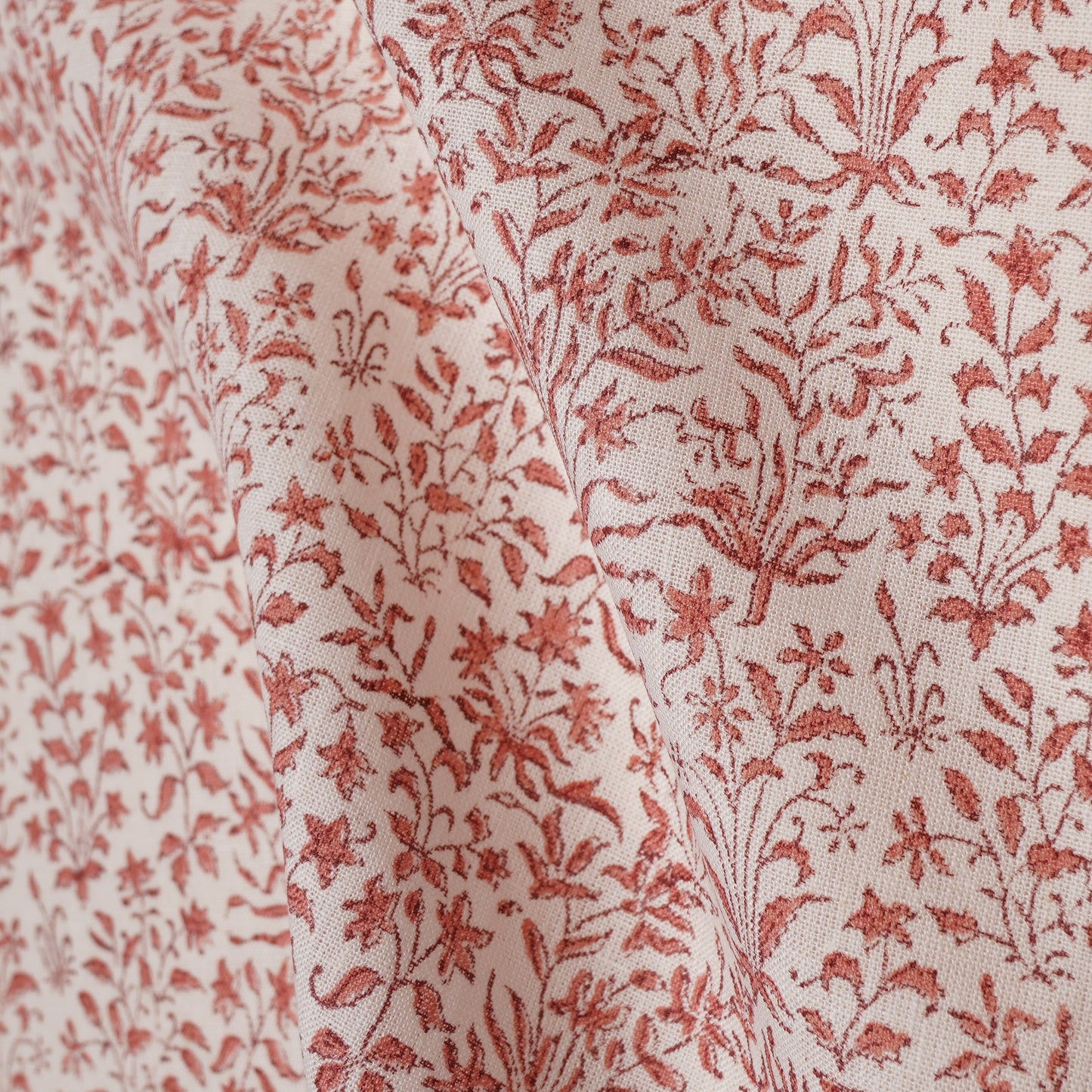 Celebrate the elegance of traditional home decor, blending comfort with timeless style.