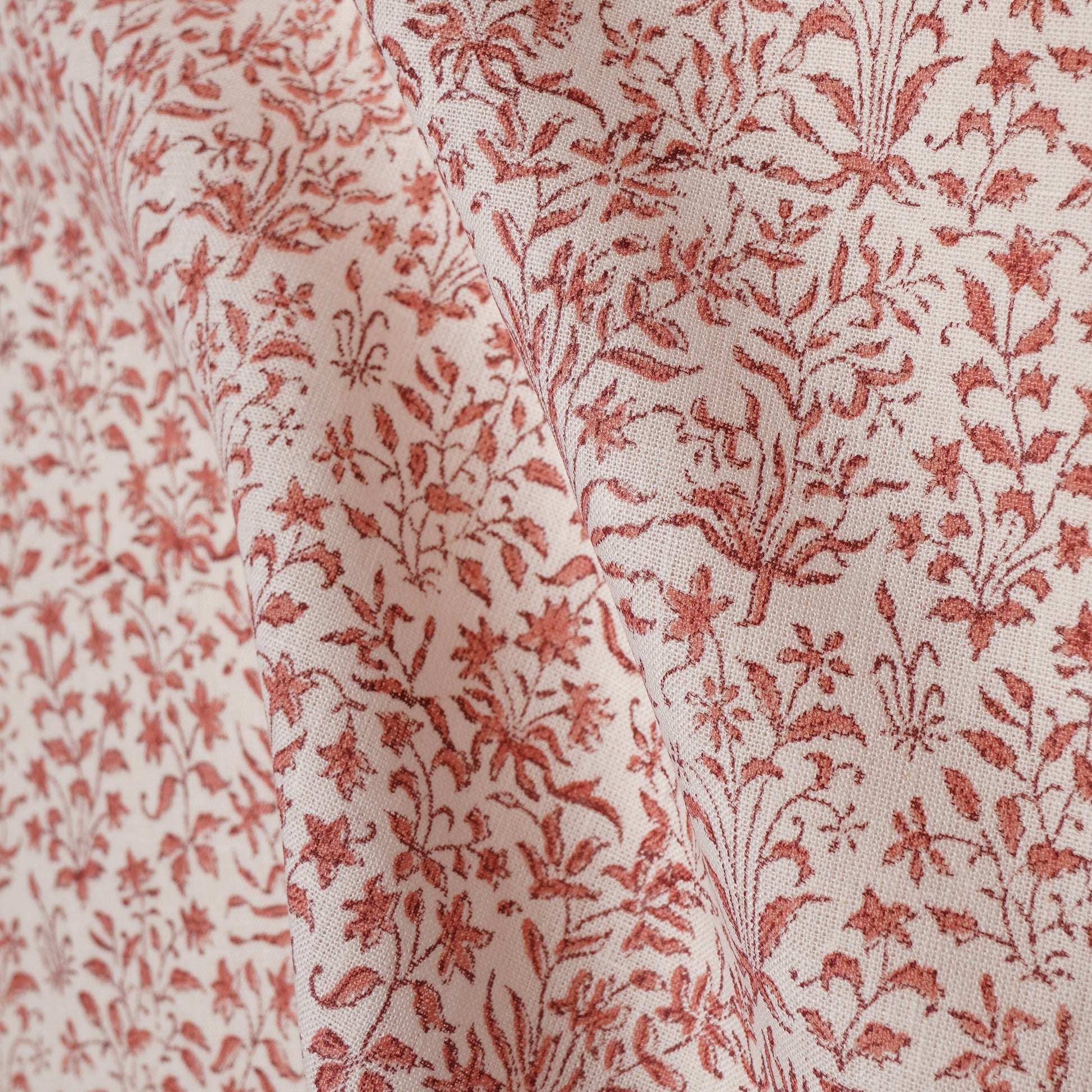 Celebrate the elegance of traditional home decor, blending comfort with timeless style.