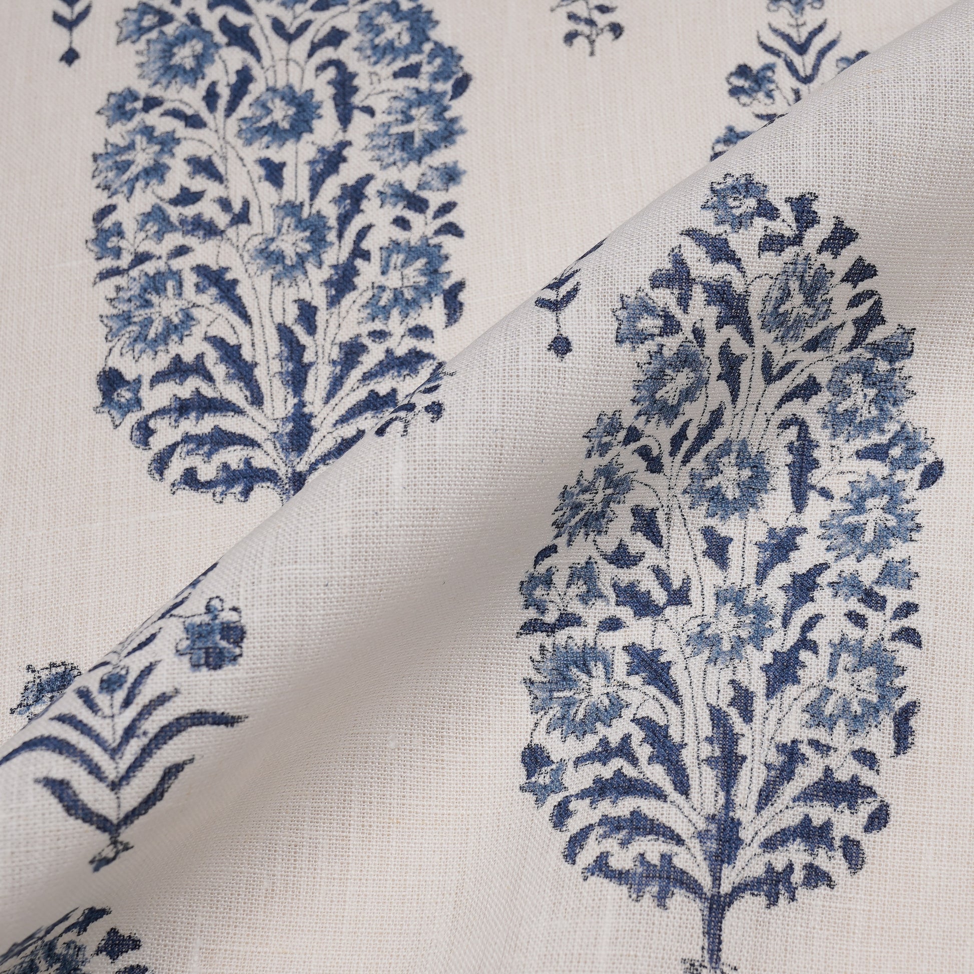 Create a coastal oasis with Palm Beach style and Blue and White Decor, evoking relaxation and tranquility.